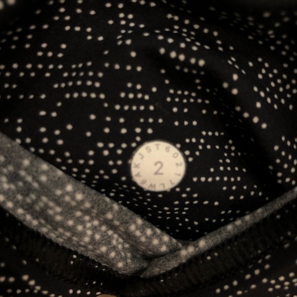 LULULEMON 18” Patterned Leggings - Picture 6 of 6